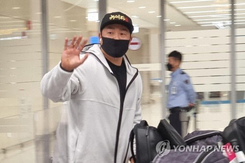 팬들에게 인사하는 탬파베이 최지만[연합뉴스 자료사진]